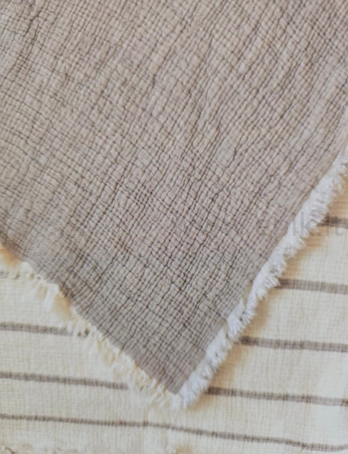 Prabangi dvipusė medvilninė Muslin lovatiesė "Fiora II", pilkšvai kapučino/pieno baltos spalvos